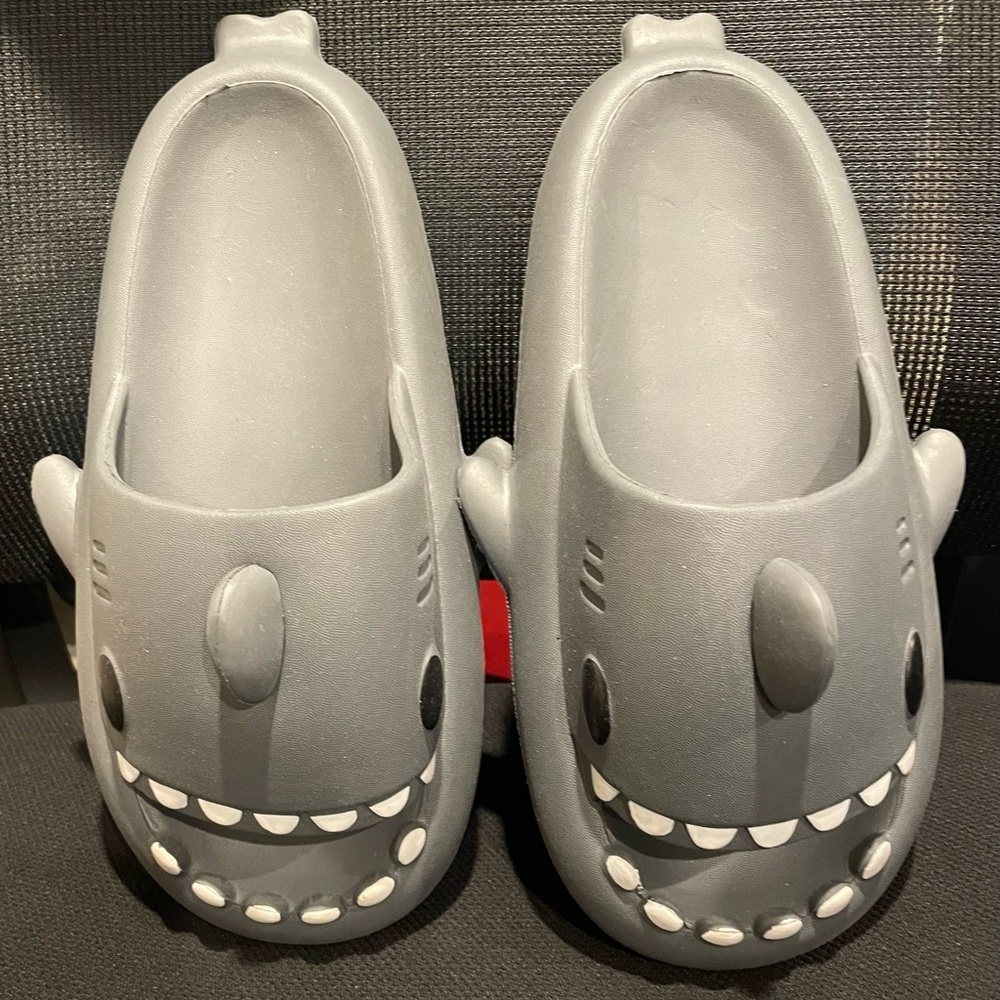 🎉Host Pick🎉 NWOT Unisex Non Slip Shark Slides